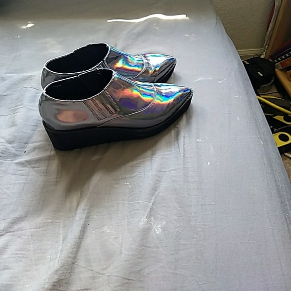 Holographic Pointy Platform Shoes 7 - Picture 3 of 5
